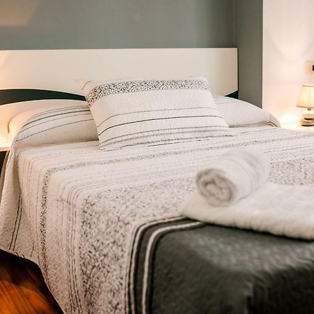 Apartamentos Enteros O Lagar Мелиде Екстериор снимка