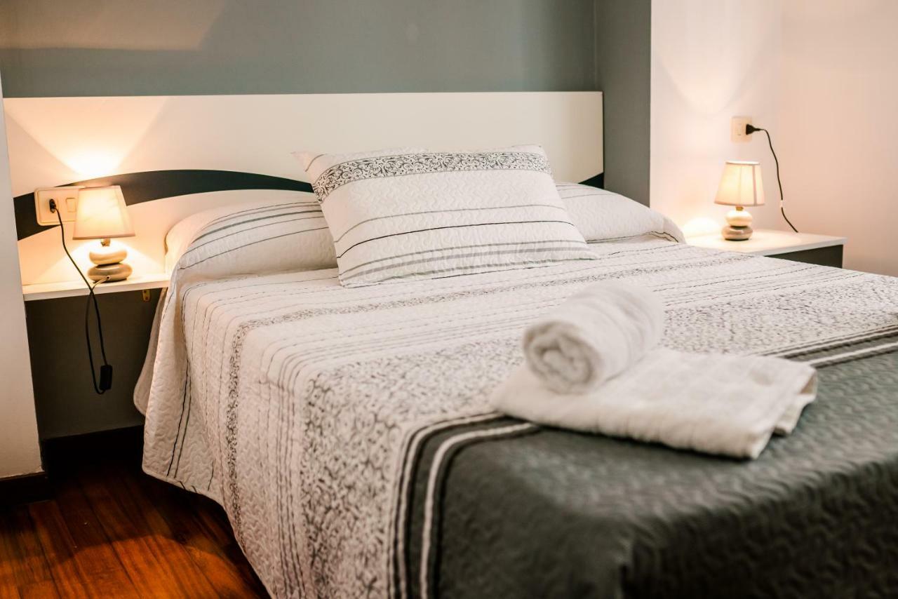 Apartamentos Enteros O Lagar Мелиде Екстериор снимка