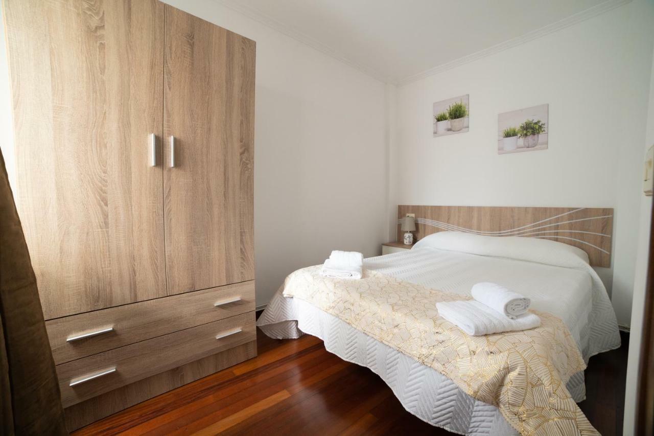 Apartamentos Enteros O Lagar Мелиде Екстериор снимка