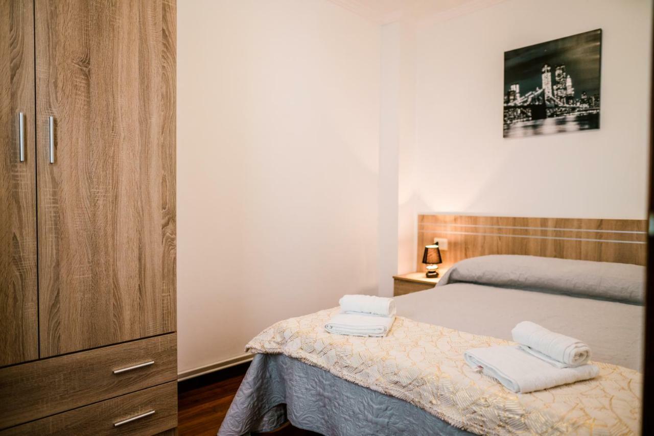 Apartamentos Enteros O Lagar Мелиде Екстериор снимка