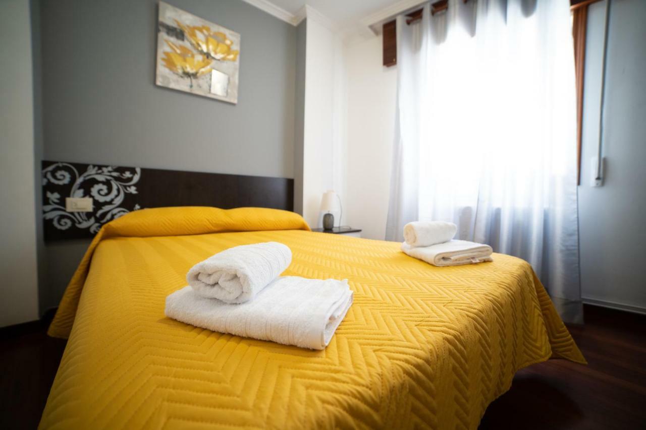 Apartamentos Enteros O Lagar Мелиде Екстериор снимка
