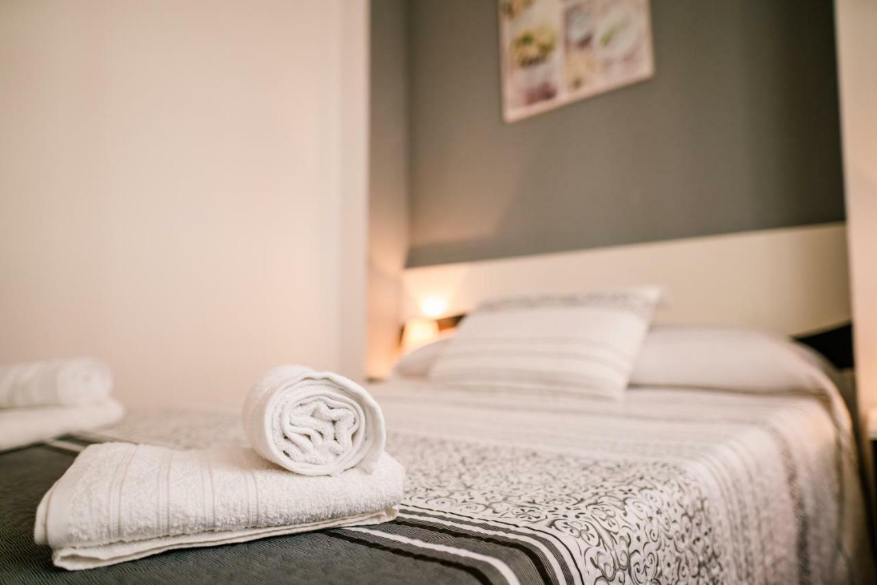 Apartamentos Enteros O Lagar Мелиде Екстериор снимка