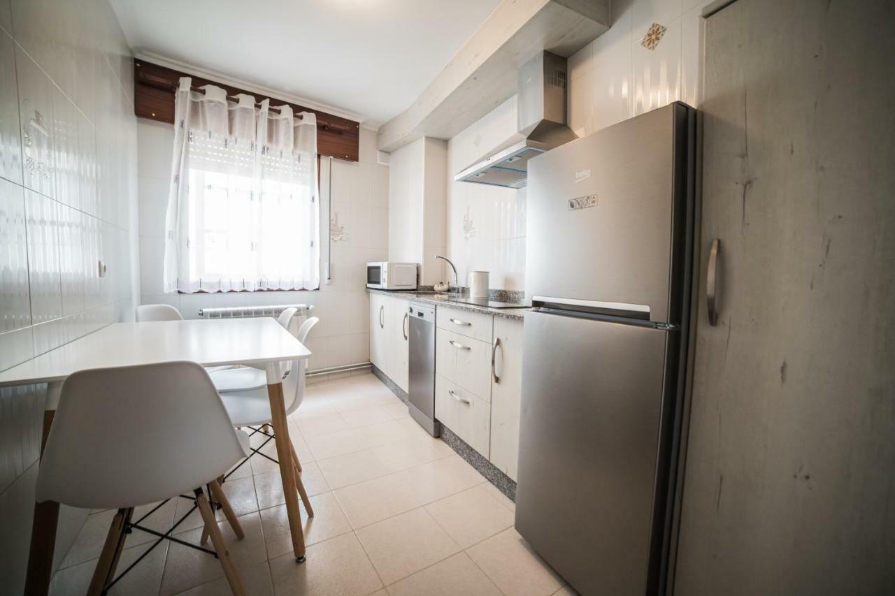 Apartamentos Enteros O Lagar Мелиде Екстериор снимка