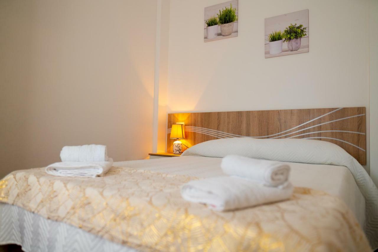 Apartamentos Enteros O Lagar Мелиде Екстериор снимка