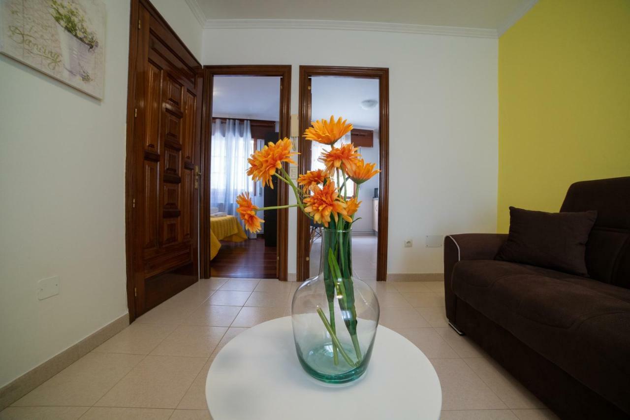 Apartamentos Enteros O Lagar Мелиде Екстериор снимка